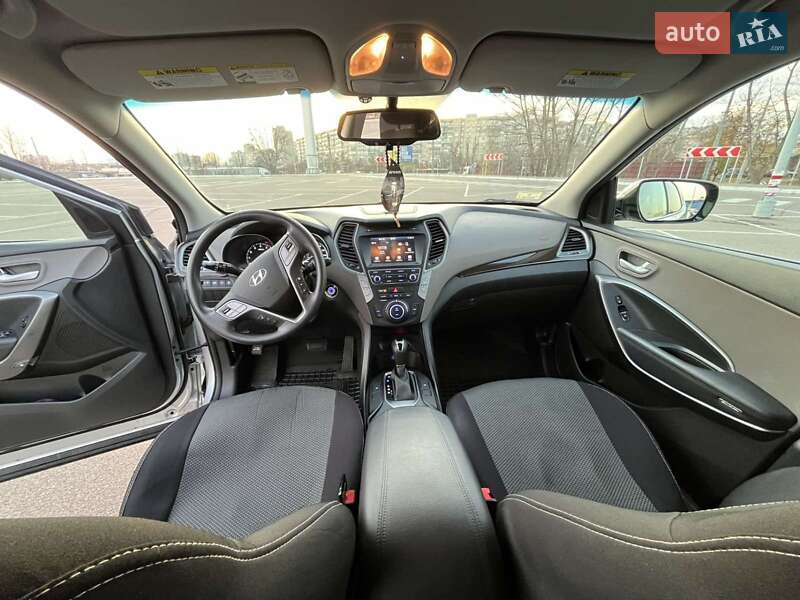 Внедорожник / Кроссовер Hyundai Santa FE 2017 в Киеве