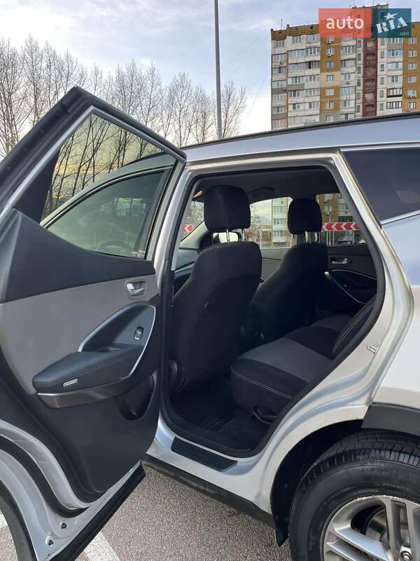 Внедорожник / Кроссовер Hyundai Santa FE 2017 в Киеве