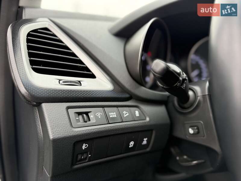 Внедорожник / Кроссовер Hyundai Santa FE 2017 в Виннице