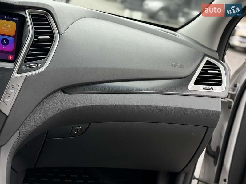 Внедорожник / Кроссовер Hyundai Santa FE 2017 в Виннице