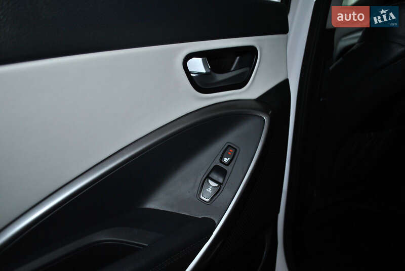 Внедорожник / Кроссовер Hyundai Santa FE 2017 в Ровно