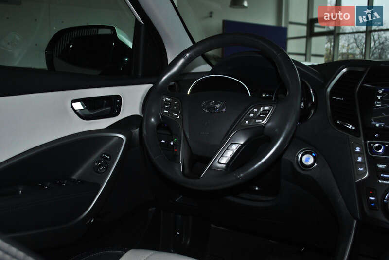 Внедорожник / Кроссовер Hyundai Santa FE 2017 в Ровно