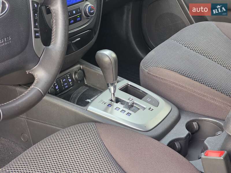 Внедорожник / Кроссовер Hyundai Santa FE 2011 в Ивано-Франковске