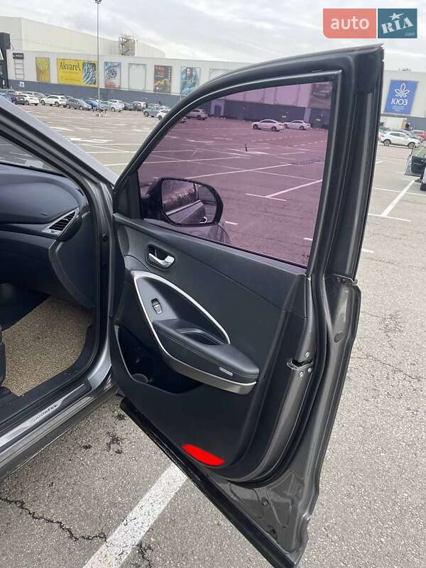 Внедорожник / Кроссовер Hyundai Santa FE 2016 в Киеве