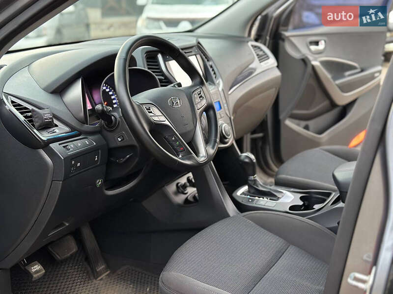 Позашляховик / Кросовер Hyundai Santa FE 2015 в Дніпрі
