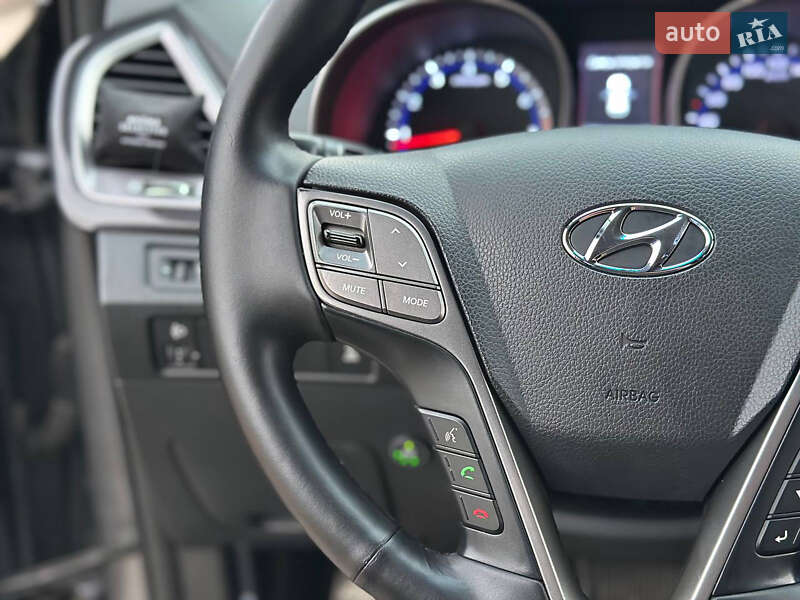 Позашляховик / Кросовер Hyundai Santa FE 2015 в Дніпрі