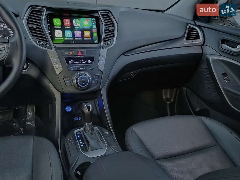 Внедорожник / Кроссовер Hyundai Santa FE 2016 в Киеве