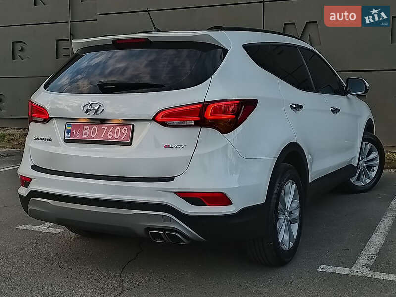 Внедорожник / Кроссовер Hyundai Santa FE 2016 в Киеве