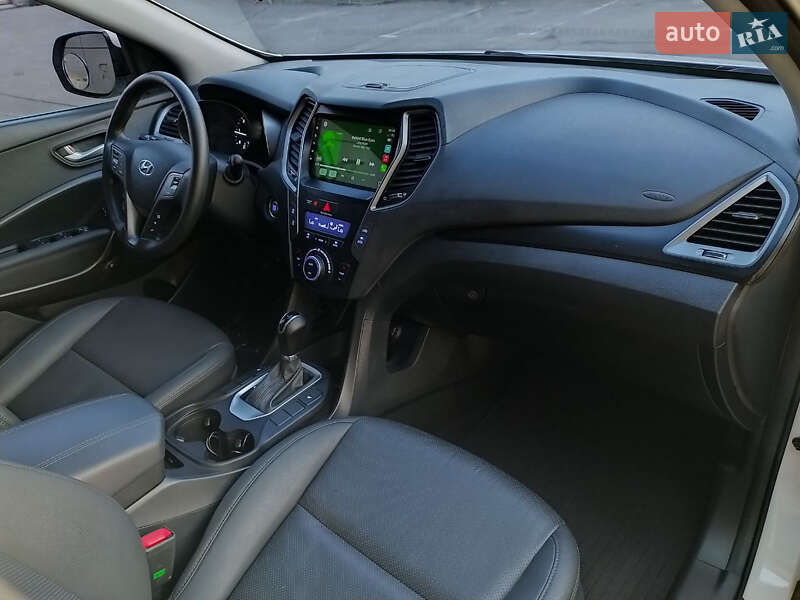 Внедорожник / Кроссовер Hyundai Santa FE 2016 в Киеве