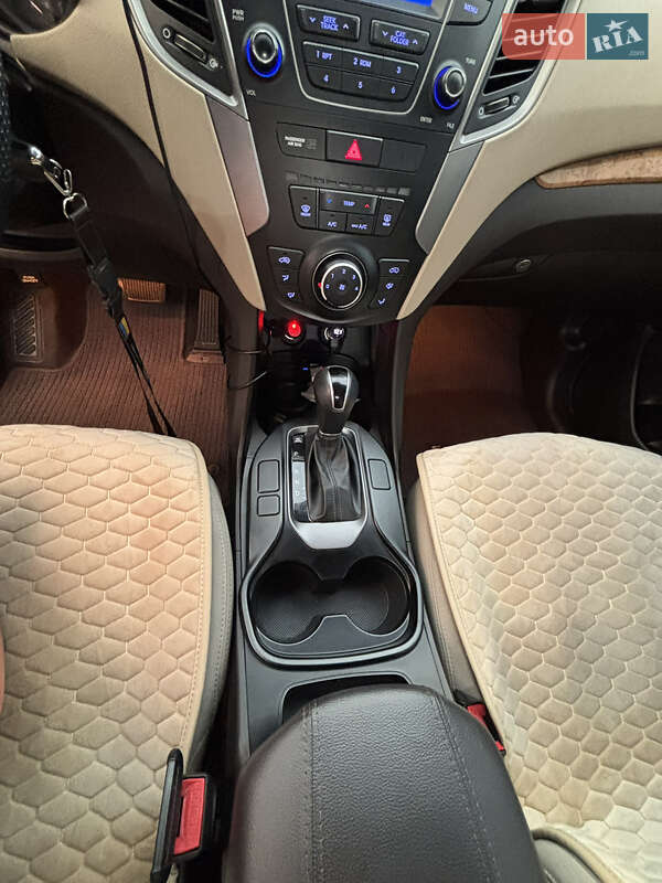 Внедорожник / Кроссовер Hyundai Santa FE 2015 в Харькове