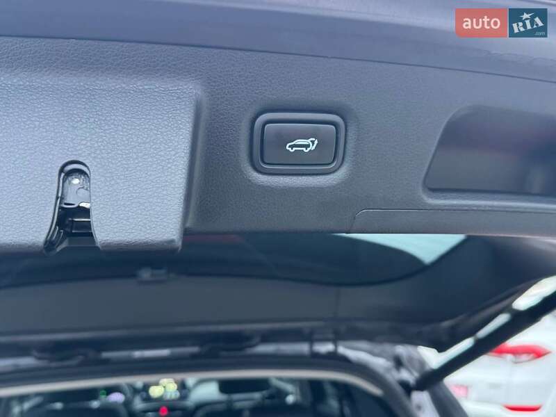 Внедорожник / Кроссовер Hyundai Santa FE 2018 в Киеве