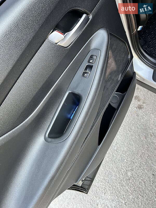 Внедорожник / Кроссовер Hyundai Santa FE 2018 в Одессе