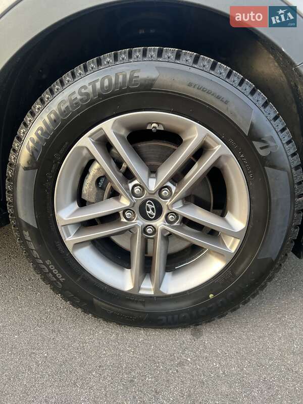 Внедорожник / Кроссовер Hyundai Santa FE 2016 в Харькове