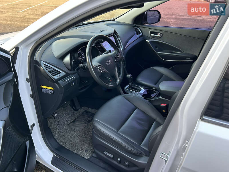Внедорожник / Кроссовер Hyundai Santa FE 2015 в Дубно