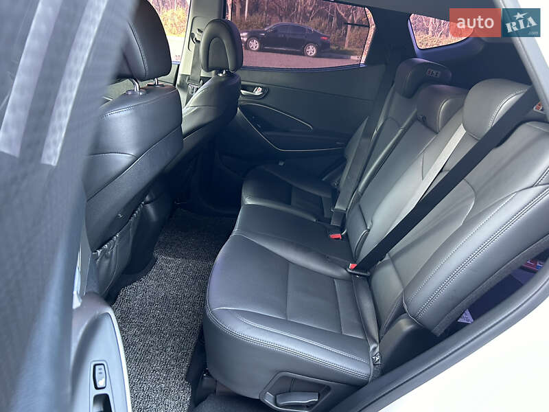 Внедорожник / Кроссовер Hyundai Santa FE 2015 в Дубно