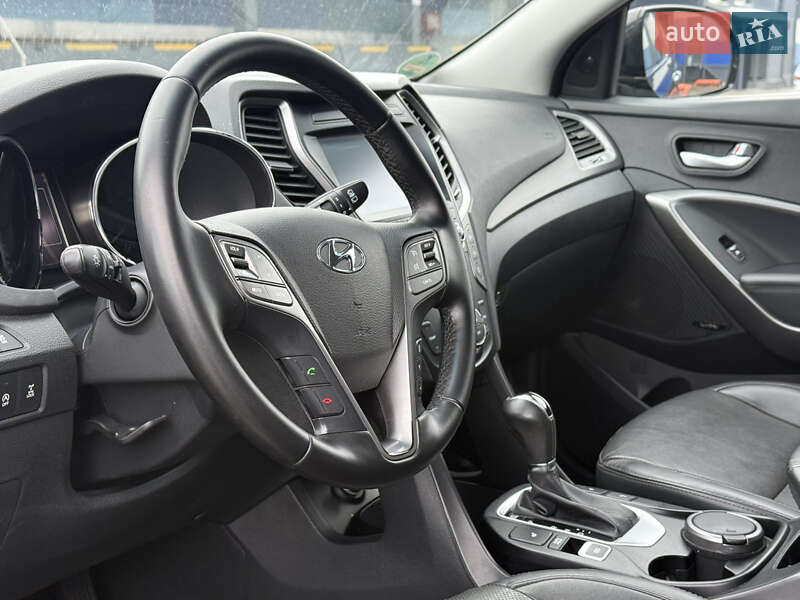 Внедорожник / Кроссовер Hyundai Santa FE 2016 в Ровно