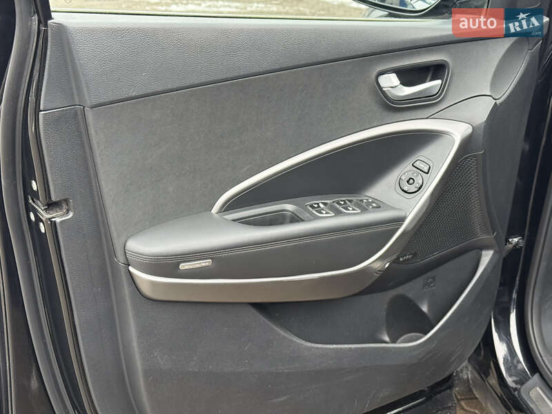 Внедорожник / Кроссовер Hyundai Santa FE 2016 в Ровно