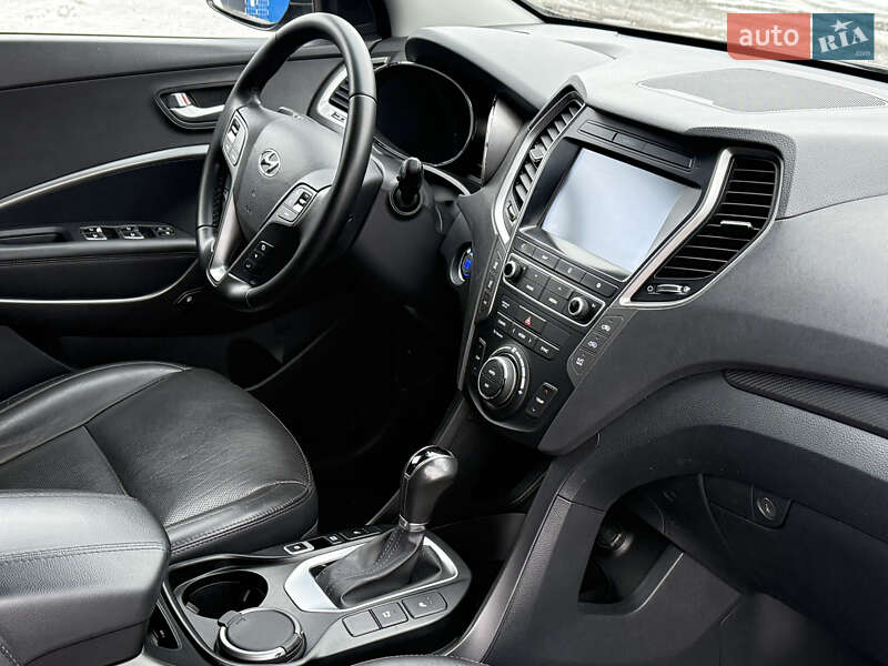 Внедорожник / Кроссовер Hyundai Santa FE 2016 в Ровно