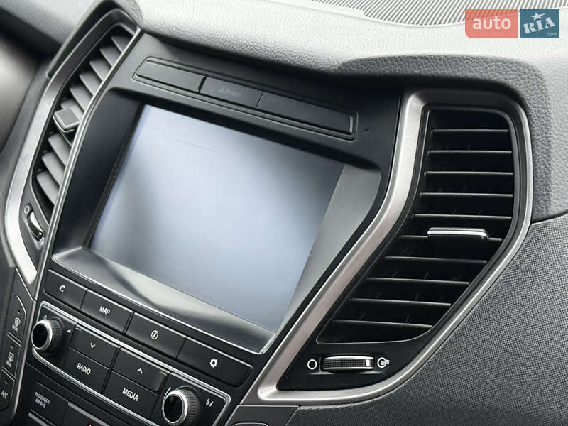 Внедорожник / Кроссовер Hyundai Santa FE 2016 в Ровно