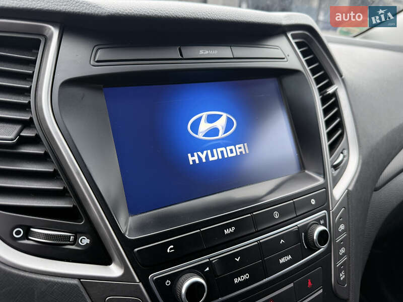 Внедорожник / Кроссовер Hyundai Santa FE 2016 в Ровно
