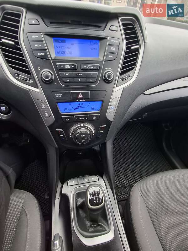 Внедорожник / Кроссовер Hyundai Santa FE 2015 в Ивано-Франковске
