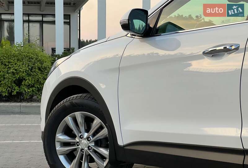 Позашляховик / Кросовер Hyundai Santa FE 2015 в Березному