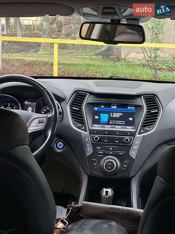 Внедорожник / Кроссовер Hyundai Santa FE 2015 в Черновцах