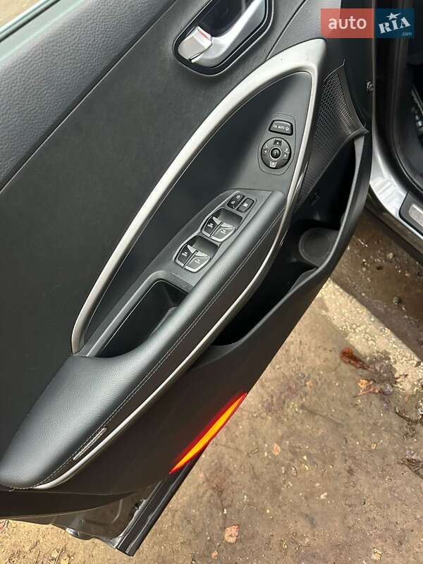 Внедорожник / Кроссовер Hyundai Santa FE 2015 в Черновцах