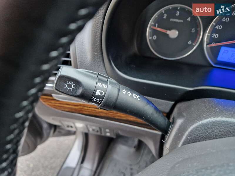 Внедорожник / Кроссовер Hyundai Santa FE 2011 в Харькове