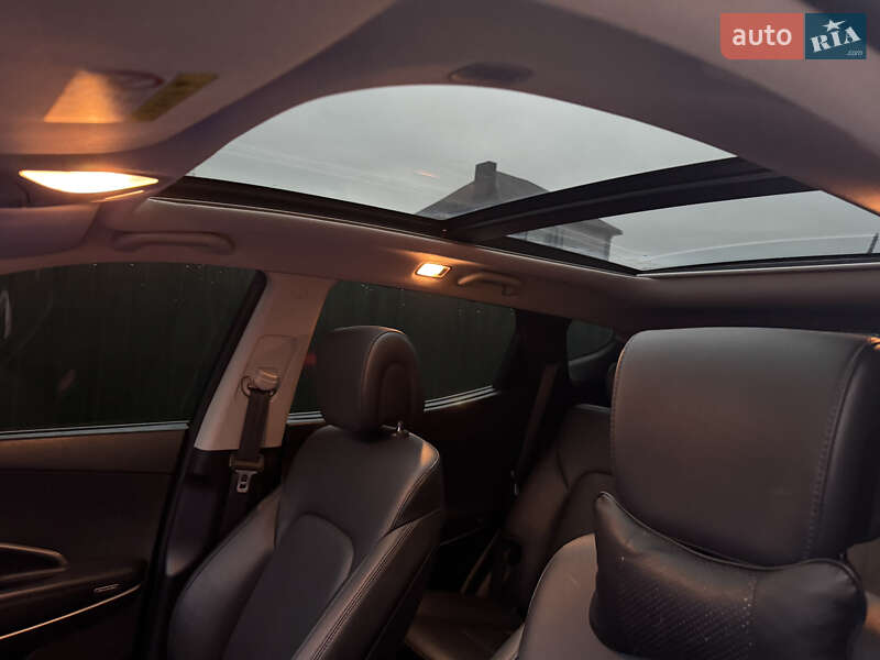 Внедорожник / Кроссовер Hyundai Santa FE 2015 в Киеве