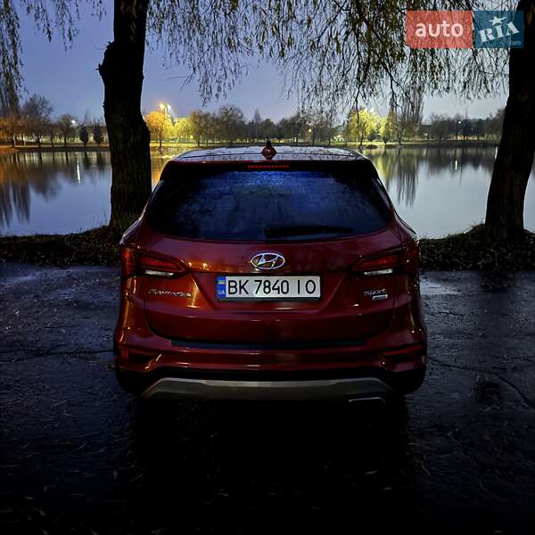 Внедорожник / Кроссовер Hyundai Santa FE 2016 в Ровно