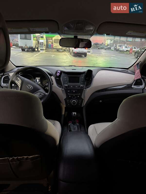 Внедорожник / Кроссовер Hyundai Santa FE 2016 в Ровно