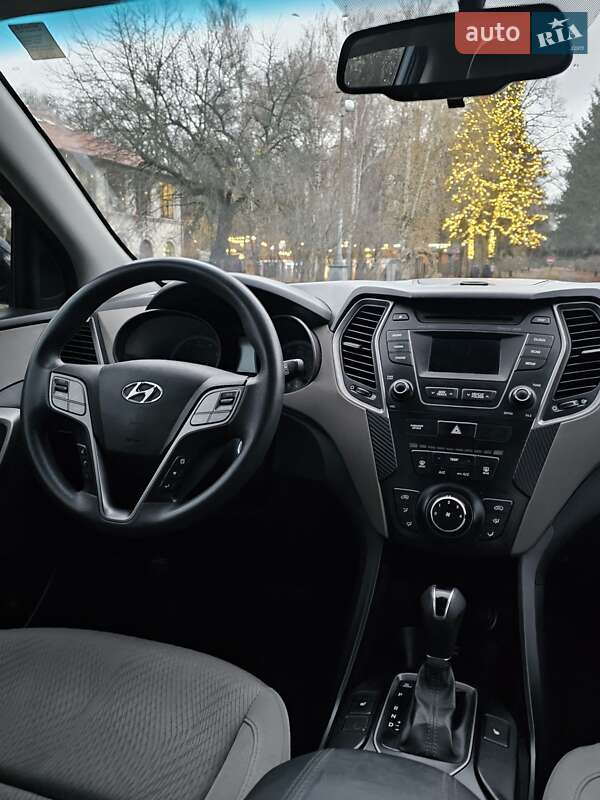 Внедорожник / Кроссовер Hyundai Santa FE 2015 в Киеве