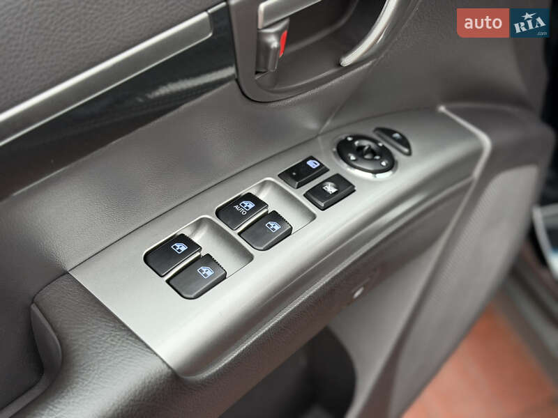 Внедорожник / Кроссовер Hyundai Santa FE 2010 в Ровно