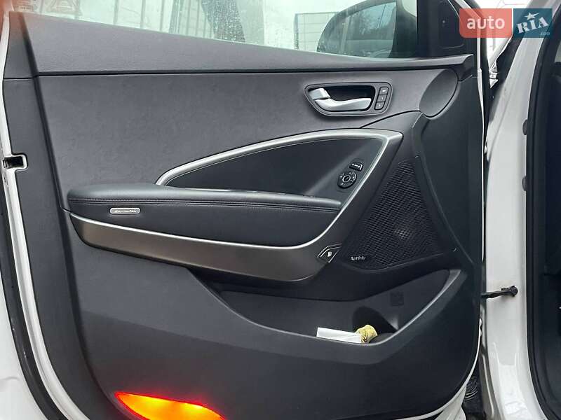 Позашляховик / Кросовер Hyundai Santa FE 2015 в Києві