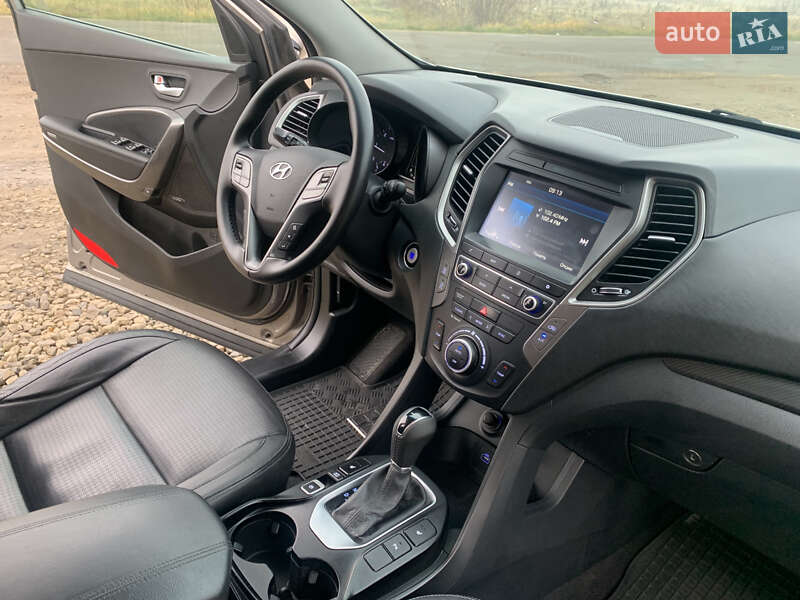 Внедорожник / Кроссовер Hyundai Santa FE 2016 в Черновцах