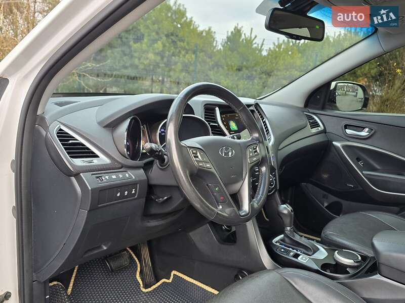 Внедорожник / Кроссовер Hyundai Santa FE 2016 в Хмельницком