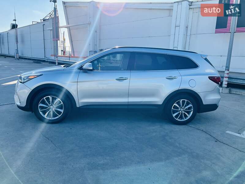 Внедорожник / Кроссовер Hyundai Santa FE 2016 в Киеве