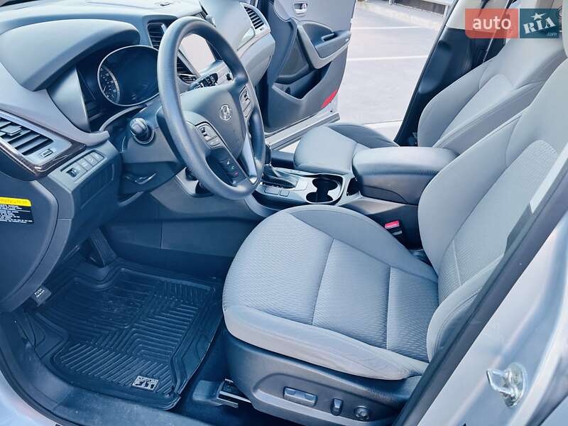 Внедорожник / Кроссовер Hyundai Santa FE 2016 в Киеве
