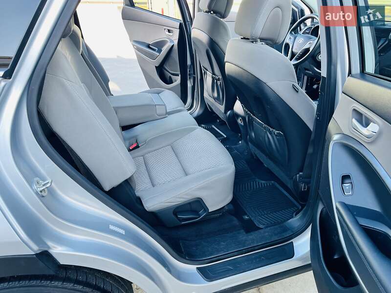 Внедорожник / Кроссовер Hyundai Santa FE 2016 в Киеве