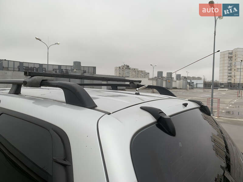 Внедорожник / Кроссовер Hyundai Santa FE 2003 в Киеве