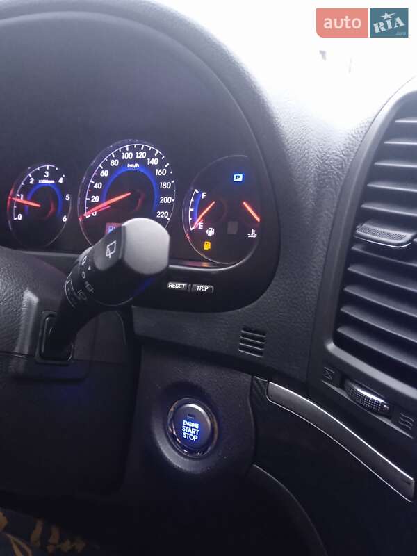 Позашляховик / Кросовер Hyundai Santa FE 2012 в Сарнах