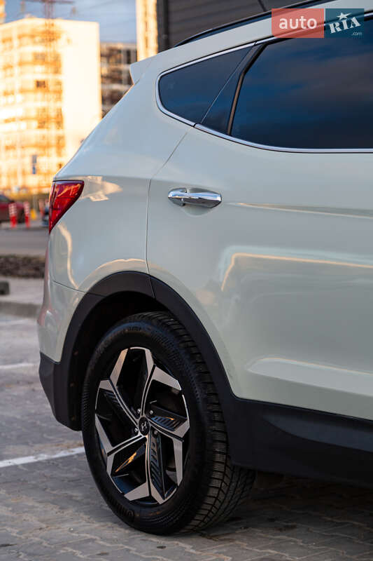 Позашляховик / Кросовер Hyundai Santa FE 2013 в Києві