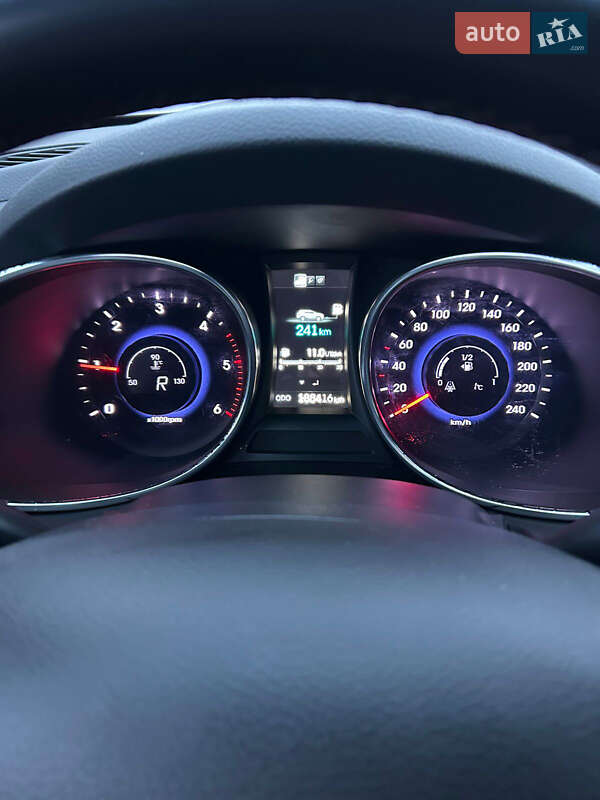 Позашляховик / Кросовер Hyundai Santa FE 2015 в Чернівцях