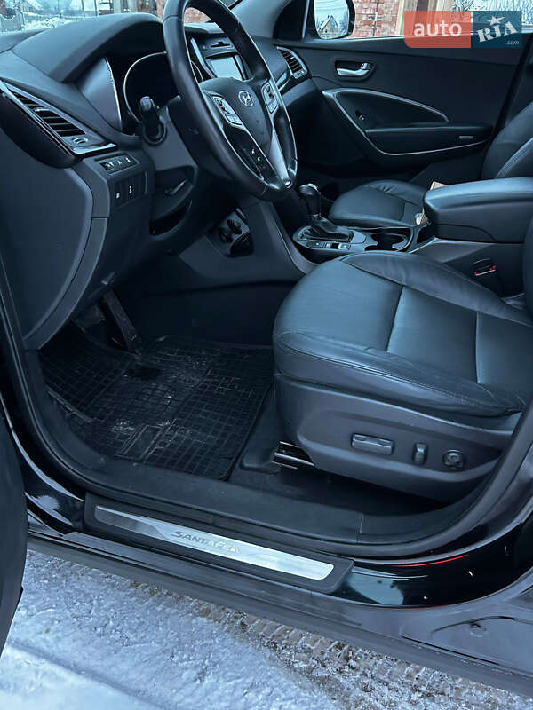 Позашляховик / Кросовер Hyundai Santa FE 2015 в Чернівцях