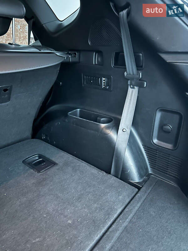 Позашляховик / Кросовер Hyundai Santa FE 2015 в Чернівцях