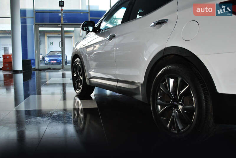 Позашляховик / Кросовер Hyundai Santa FE 2016 в Рівному