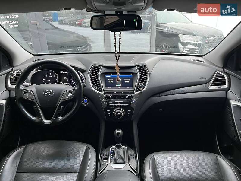 Внедорожник / Кроссовер Hyundai Santa FE 2017 в Киеве