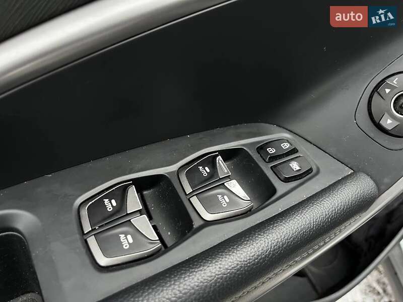 Внедорожник / Кроссовер Hyundai Santa FE 2017 в Киеве