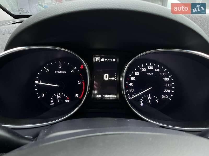 Внедорожник / Кроссовер Hyundai Santa FE 2017 в Киеве